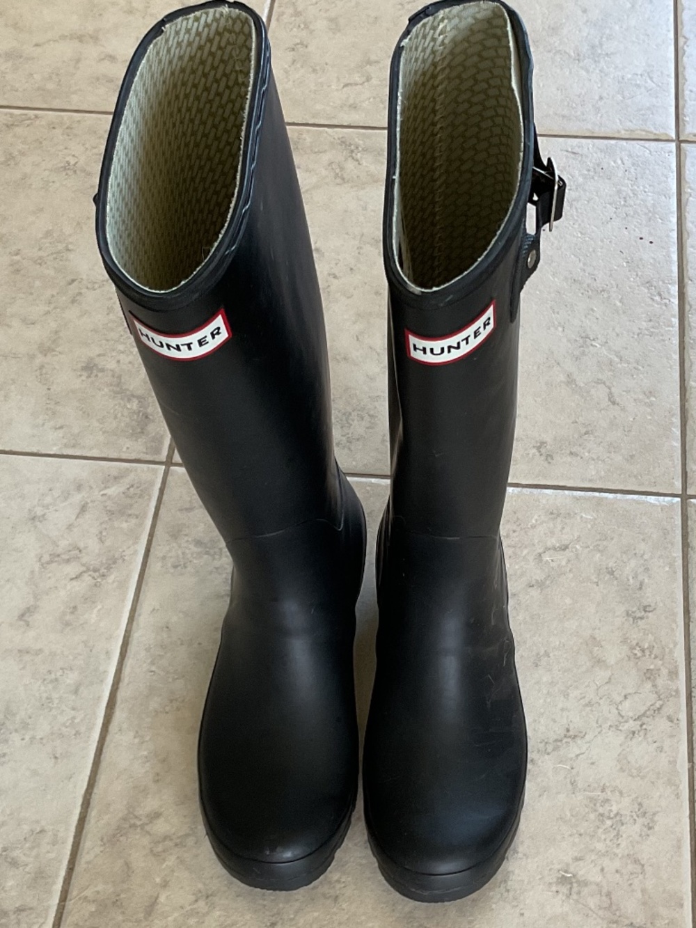 ⭐️ Hunter Original Tall Waterproof Rain Boot - size 7
